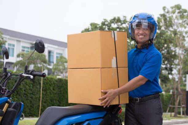 deliveryman ride motorcycle service, fast and free transport delivery
